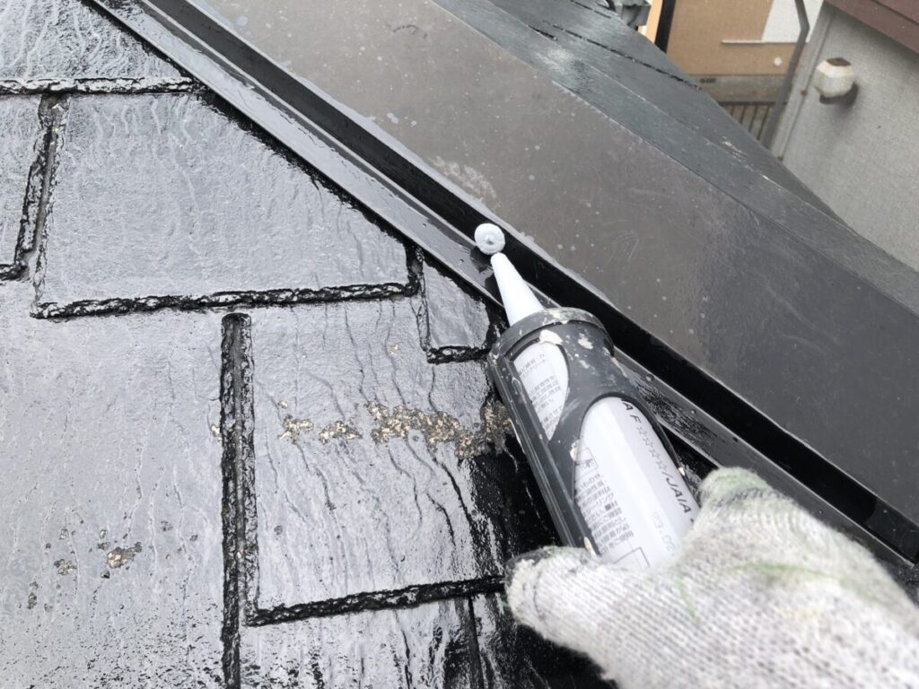 八王子市　4世帯アパート外壁屋根塗装工事　屋根釘頭シーリング